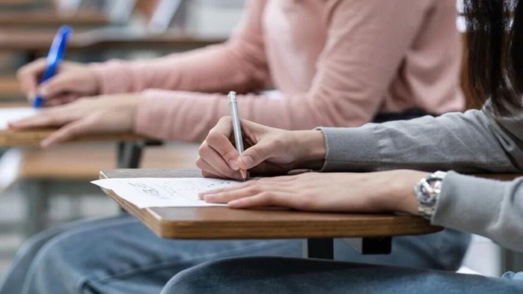 JEE Main 2026 application deadline approaching with last date to register on November 27